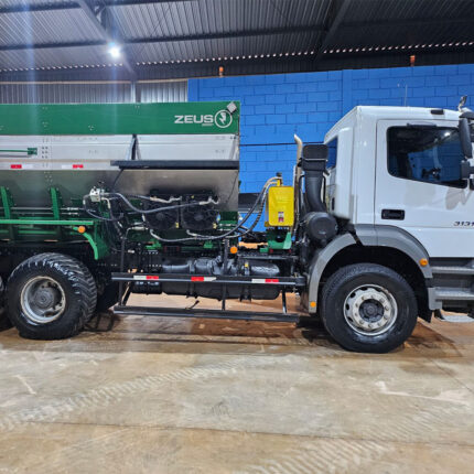 CAMINHÃO MERCEDES 3131 ANO 2022