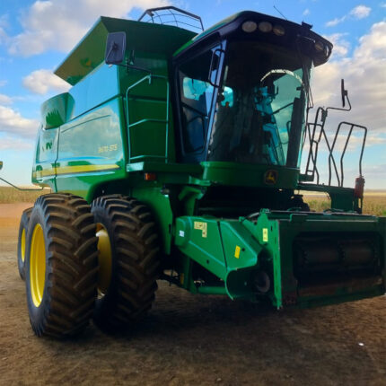 COLHEITADEIRA JOHN DEERE 9670 ANO 2013