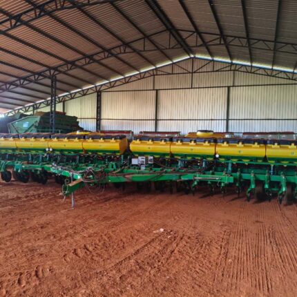 PLANTADEIRA JOHN DEERE CCS 2130 - 30 Linhas Ano 2013