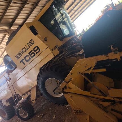 COLHEITADEIRA NEW HOLLAND TC59 ANO 2001