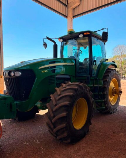 TRATOR JOHN DEERE 7230J ANO 2023