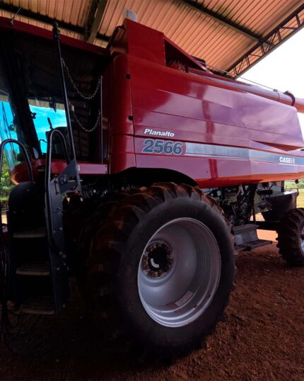 COLHEITADEIRA CASE 2566 ANO 2013