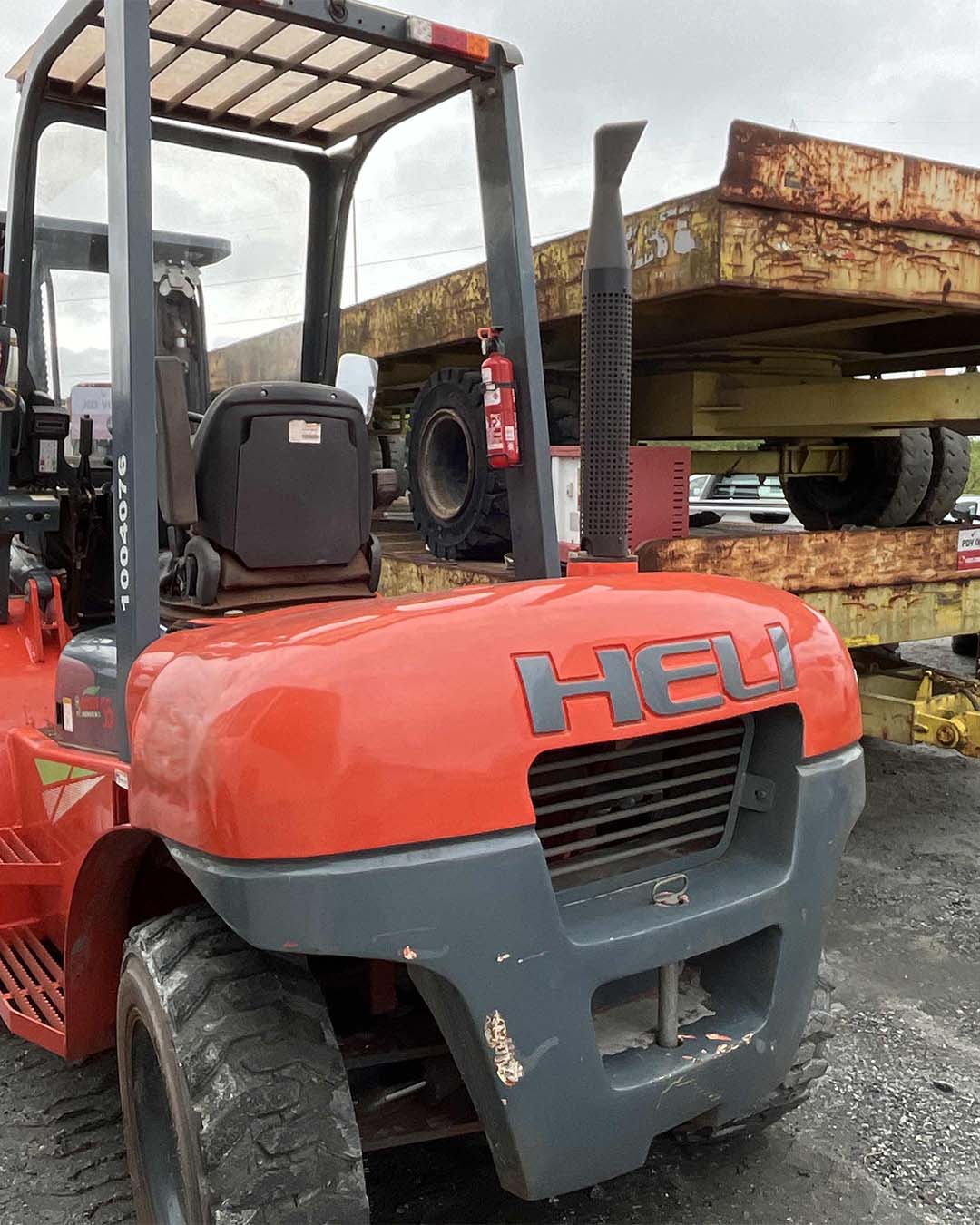15425726750-empilhadeira-a-diesel-cpcd35-heli-ano-2021-2.jpg