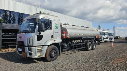 CAMINHÃO TANQUE FORD CARGO 2429L ANO 2013