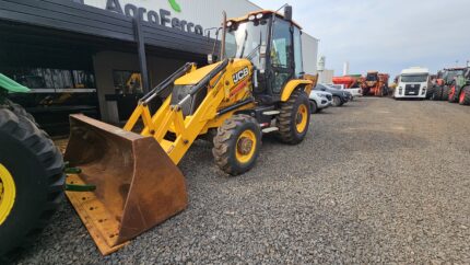 RETROESCAVADEIRA JCB 3CX ANO 2023