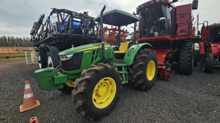 TRATOR JOHN DEERE 5080E ANO 2023